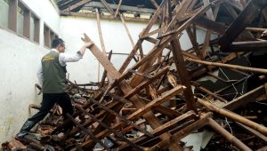 Gempa Sukabumi Robohkan Bangunan SD di Simpenan