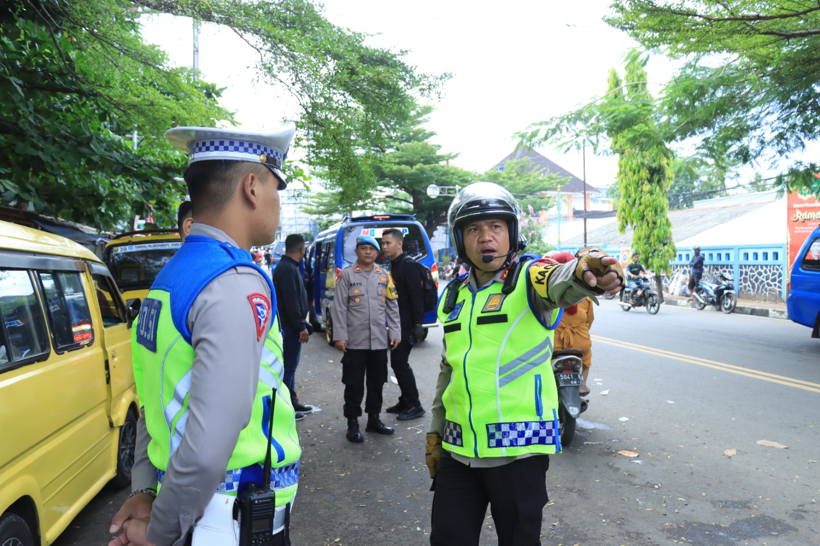 Kapolres Sukabumi AKBP Maruly Pardede saat memimpin patroli sekala besar bersama Tim Raimas Satuan Samapta.