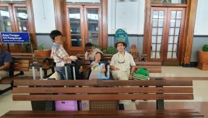 Cerita Dosen Belgia Mudik Ke Sukabumi Gunakan Kereta, Mohon Perjalanan Ditambah 8 Kali per Hari