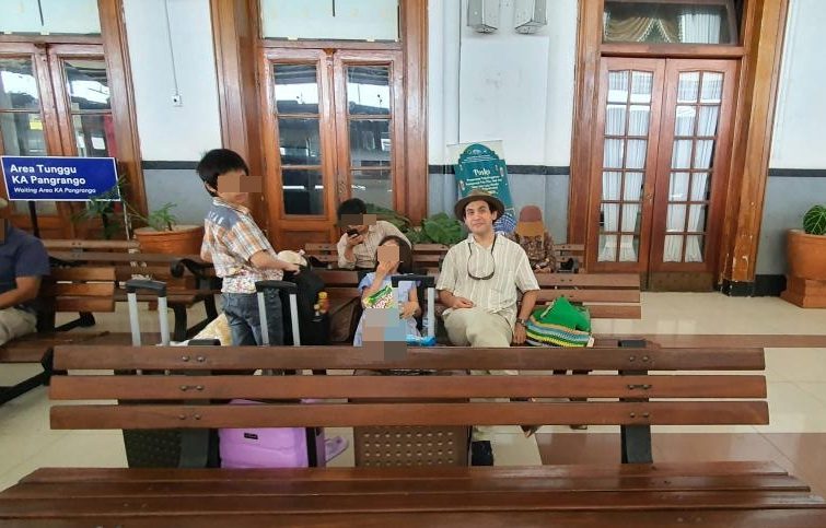 Dosen Universitas Katolik Leuven Belgia yang juga merupakan Akademisi Indonesia Ayang Utriza Yakin yang menceritakan pengalaman mudiknya setelah lima tahun tidak pulang kampung.