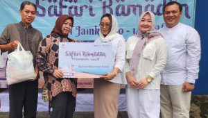 Isi Ramadan dengan Berbagi, Jamkrindo Sukabumi Bagikan Sembako ke Warga 