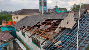 Atap Bangunan MDTA di Cicurug Sukabumi Rusak Disapu Angin Kencang