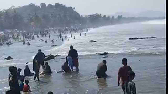 Pantai-Karanghawu-Sukabumi