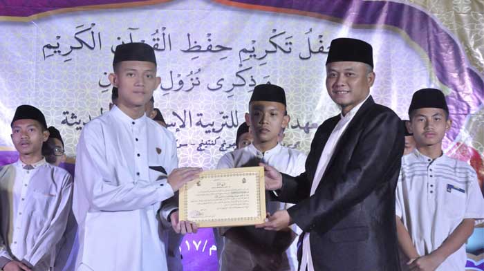 Pimpinan Pondok Pesantren Modern Assalam Kyai Encep Hadiana