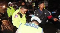 Personel Polres Sukabumi Kota Bubarkan Kelompok Pemuda Nongkrong Larut Malam
