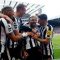 Selebrasi Callum Wilson (tengah) dengan rekan setimnya setelah mencetak gol kedua Newcastle United dalam pertandingan Liga Premier Ingggris melawan Manchester United