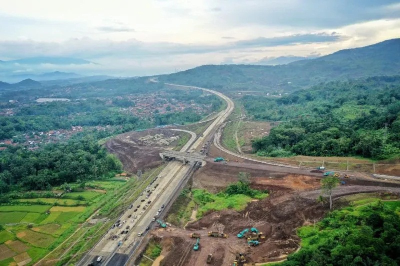 Operasional di Jalan Tol Cileunyi-Sumedang-Dawuan (Cisumdawu) menuju arah Cipali, saat digunakan sebag