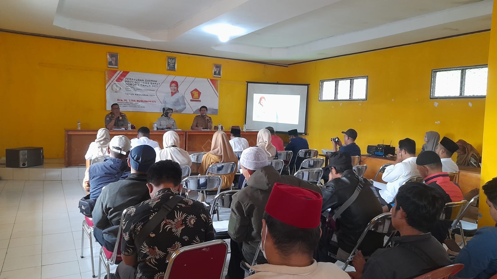 Anggota Komisi II DPRD Jawa Barat Lina Ruslinawati menggelar sosialisasi
