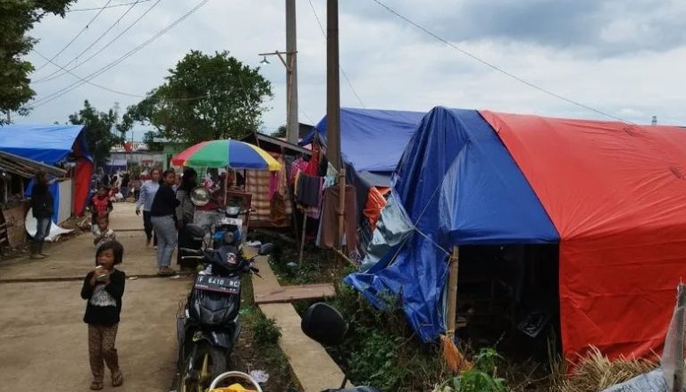 Aktifitas warga korban gempa di Cianjur, Jawa Barat, terutama perekonomian kembali bangkit