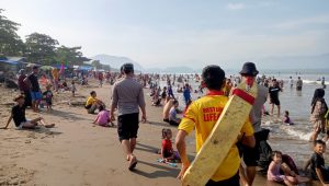 Wisatawan Patai Palabuhanratu Sukabumi Padat, Akses Masuk Diberlakukan One Way