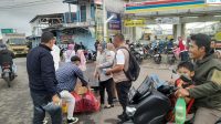Anggota Komisi II DPRD Provinsi Jawa Barat Fraksi Gerindra, Lina Ruslinawati kembali melakukan aksi berbagi takjil kepada masyarakat.