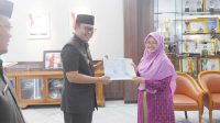Wali Kota Sukabumi Serahkan Bantuan Untuk 17 Lembaga Keagamaan