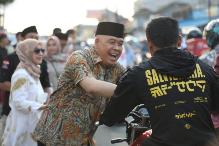 Rumah Aspirasi dan Inspirasi Heri Gunawan (RAI Hergun) kembali membagikan ribuan paket takjil kepada masyarakat Sukabumi. 