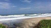 Dua Bocah Hilang Terseret Ombak Saat Asyik Liburan di Pantai Karang Panganten Sukabumi