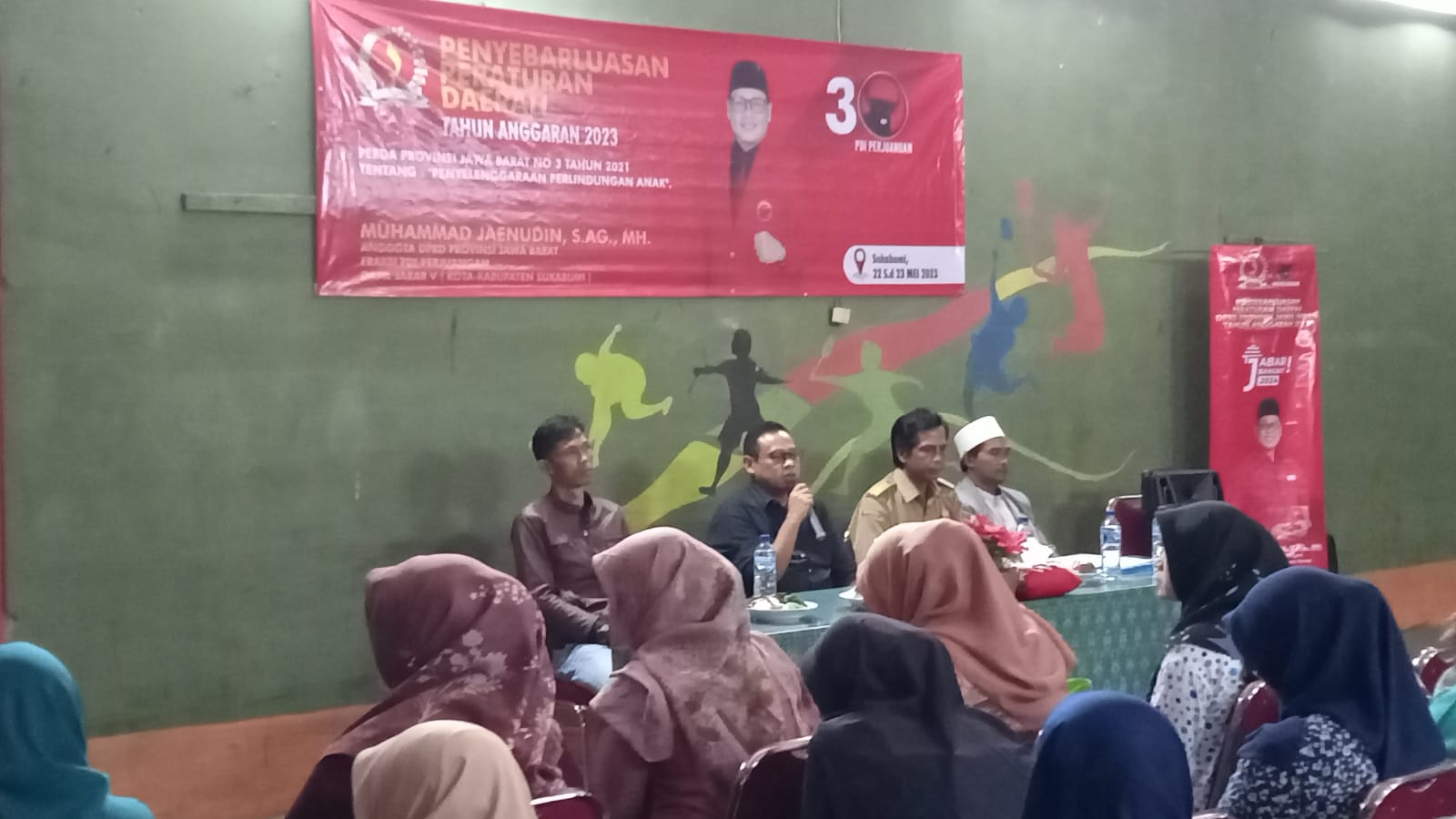Anggota Komisi V DPRD Provinsi Jawa Barat (Jabar), Muhammad Jaenudin S.Ag.MH melakukan sosialisasi penyebarluasan Perda No.3 Tahun 2021 tentang Penyelenggaraan Perlindungan Anak di Desa Karawang Kecamatan Sukabumi.