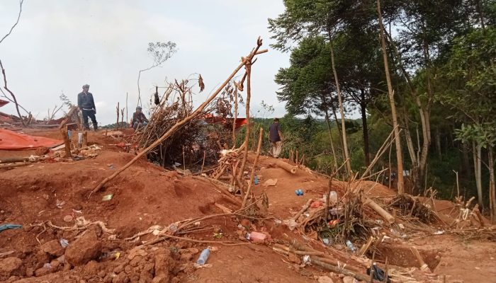 Makan Korban, Lokasi Tambang Ilegal di Ciemas Sukabumi Dibubarkan, Bekas Galian Dibakar