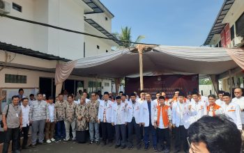 Partai Keadilan Sejahtera (PKS) partai yang datang pertama melakukan pengajuan pendaftaran bakal calon anggota legislatif (Bacaleg) ke KPUD