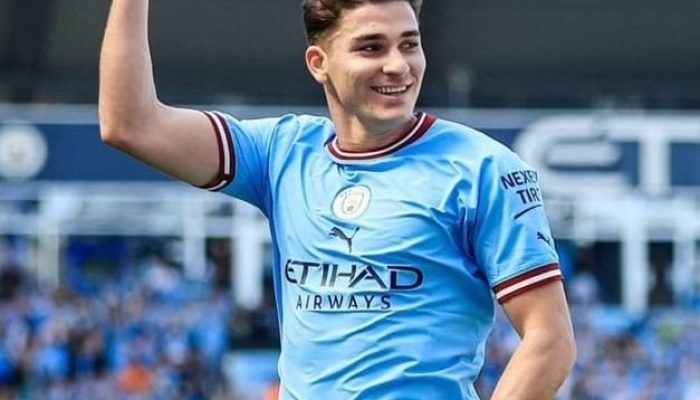 Pesta Juara Manchester City Etihad Disempurnakan Julian Alvarez
