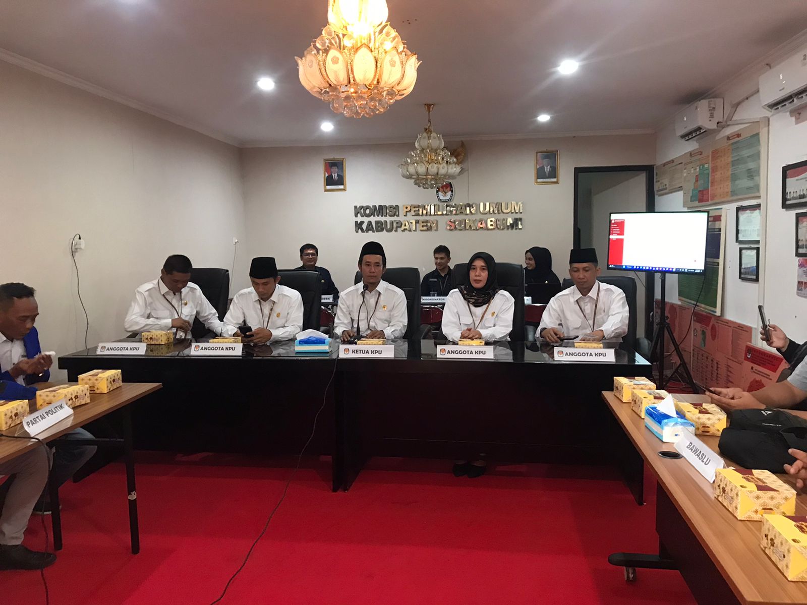 Sebanyak 803 Bakal Calon Anggota Legislatif (Bacaleg) resmi melakukan pengajuan pendaftaran yang dilakukan oleh 18 Partai Politik ke KPU