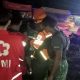 PENCARIAN : Petugas gabungan saat koordinasi untuk melakukan pencarian seorang petugas surveyer dari yang dikabarkan tenggelam di sungai Jembatan Cikukulu, Desa Cibolang Kaler, Kecamatan Cisaat pada Jumat (05/05) malam.