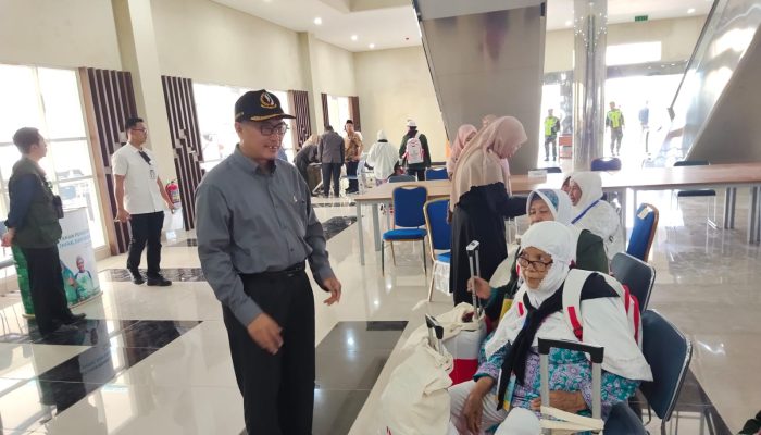 Citra Bakti, Abdul Muiz Pantau Pemberangkatan Haji di Asrama dan Bandara Kertajati Majalengka