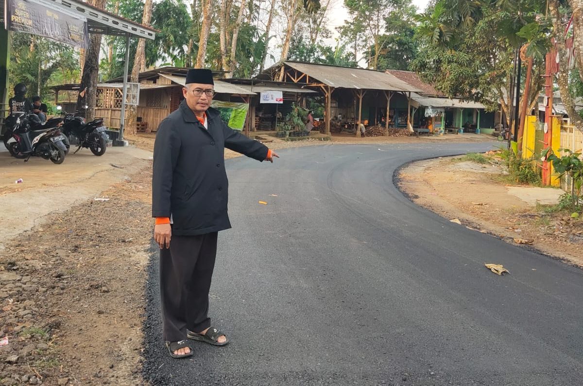 Anggota Komisi IV Dewan Perwakilan Rakyat Daerah (DPRD) Jawa Barat (Jabar) dari Fraksi PKS Abdul Muiz melakukan pemantauan rehabilitasi atau perbaikan jalan yang berstatus jalan provinsi sepanjang 6,8 KM