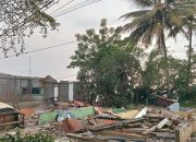 Proyek Pembangunan Alun-alun Gado Bangkong Palabuhanratu Ngambang