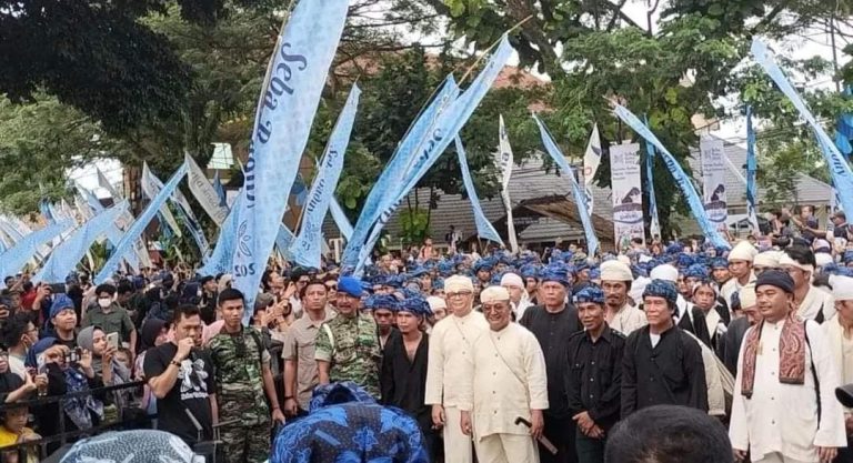 Masyarakat adat Baduy saat Seba ke Alun-Alun Pendopo Gubernur Banten.-ist-