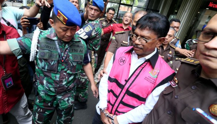 Apes, Mobil Jhonny G Plate Digeledah Kejagung Sebelum Ditahan