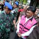 Menkominfo Johnny G Plate saat ditahan dan digiring ke Rutan Salemba atas kasus korupsi BTS Bakti Kominfo, Rabu 17 Mei 2023. -Ricardo/JPNN.com-
