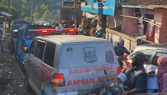 Cerita Warga Sukabumi Terjebak Macet Akibat Kecelakaan di Cikukulu Cicantanyan, Warga : Macetnya Sampe Ke Kampung
