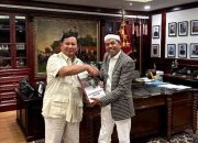Mantan Bupati Purwakarta Dedi Mulyadi pada saat bertemu Ketua Umum Gerindra Prabowo setelah resmi menjadi bagian dari kader Partai Gerindra