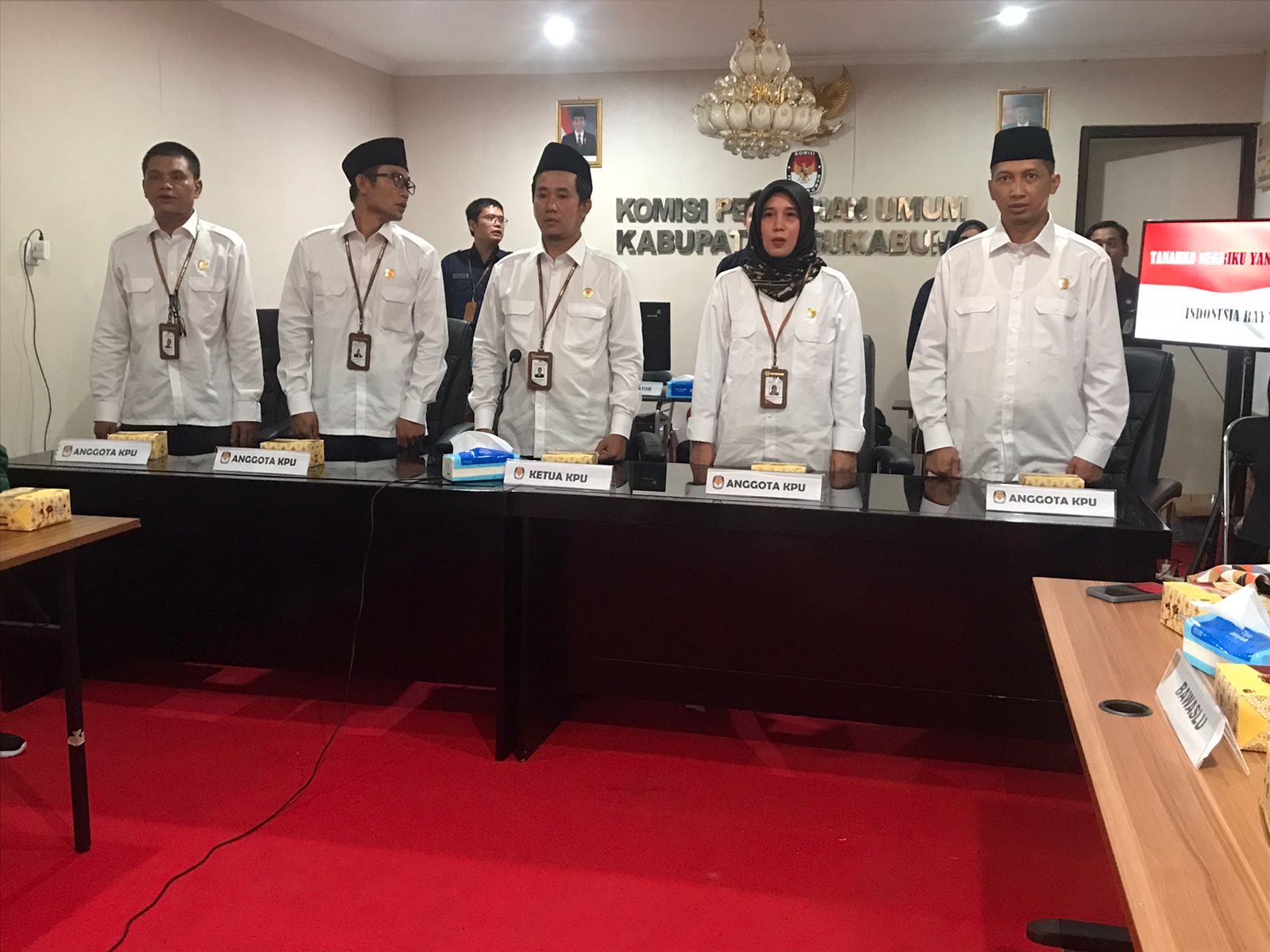Komisioner KPU Kabupaten Sukabumi saat menerima pendaftaran Parpol