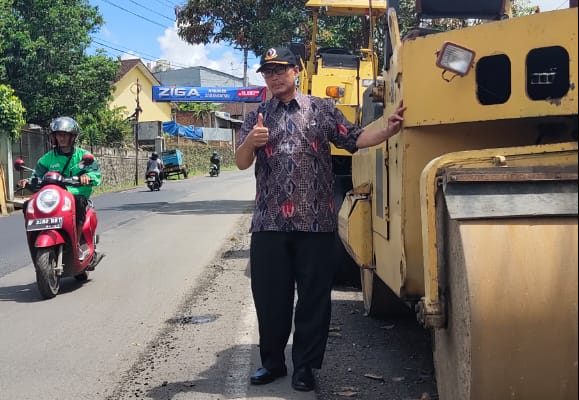 Abdul Muiz melakukan Pemantauan pelaksanaan perbaikan jalan propinsi di Sukabumi diantaranya ruas lingkar Cibolang dan Jln Pelabuhan II - Cikembar dan jalan Baros Nyalindung, Jln ruas Cikidang - Pekabuhanratu.
