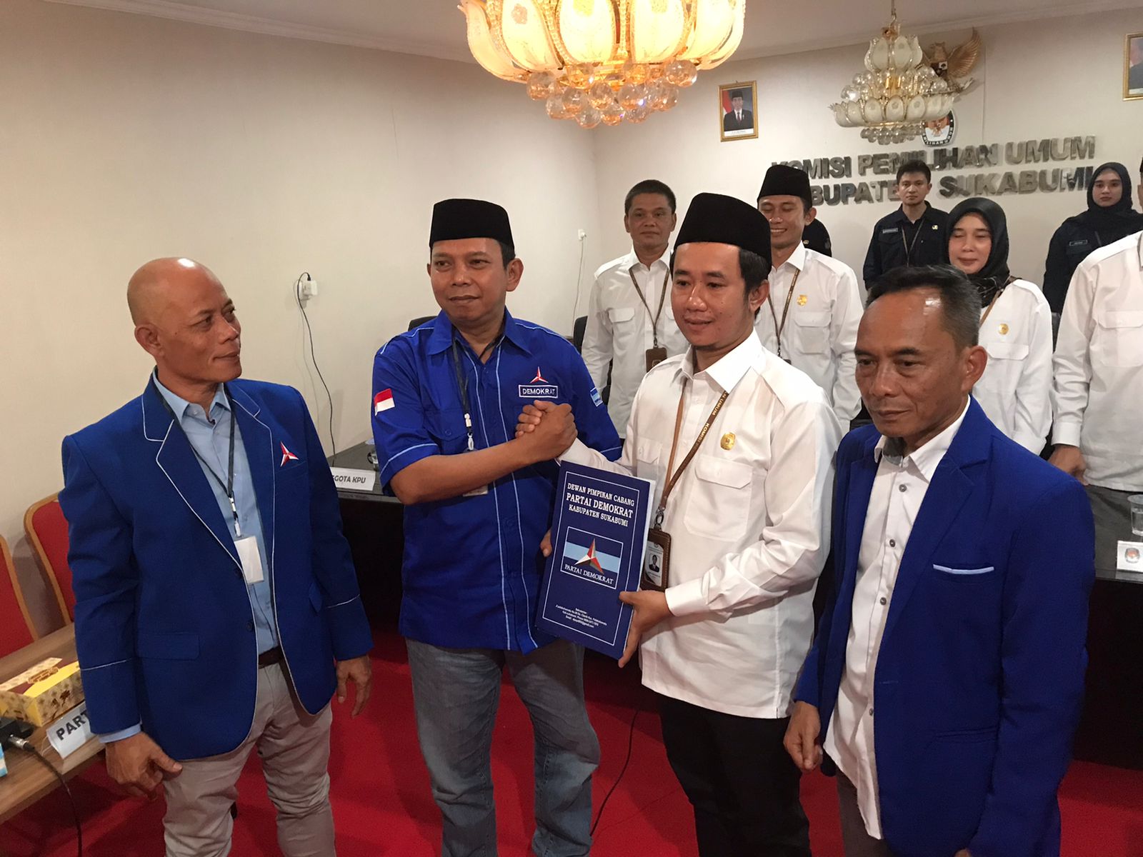 PENDAFTARAN : Partai Demokrat Kabupaten Sukabumi resmi mendaftarkan 50 Bakal Calon Anggota Legislatif (Bacaleg) ke KPU Kabupaten Sukabumi, Sabtu (13/05/2023).