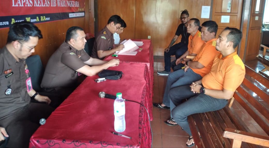 Tim Penyidik dari Kejaksaan Negeri Kabupaten Sukabumi