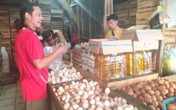 Pedagang di pasar tradisional Kota Sukabumi