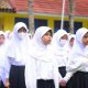BERBARIS: Santri TPQ dan TKQ se-Kecamatan Gunungpuyuh, Kota Sukabumi mengikuti pembukaan ujian akhir yang diadakan di SDN Brawijaya, pada Senin (15/5/2023).