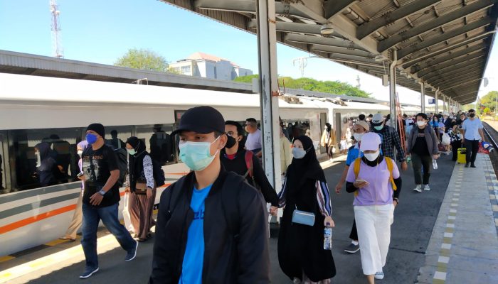Syarat Vaksin Naik Kereta Dihapus, Tapi..