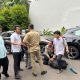 Potret seorang OB dan petugas kepolisian berhasil