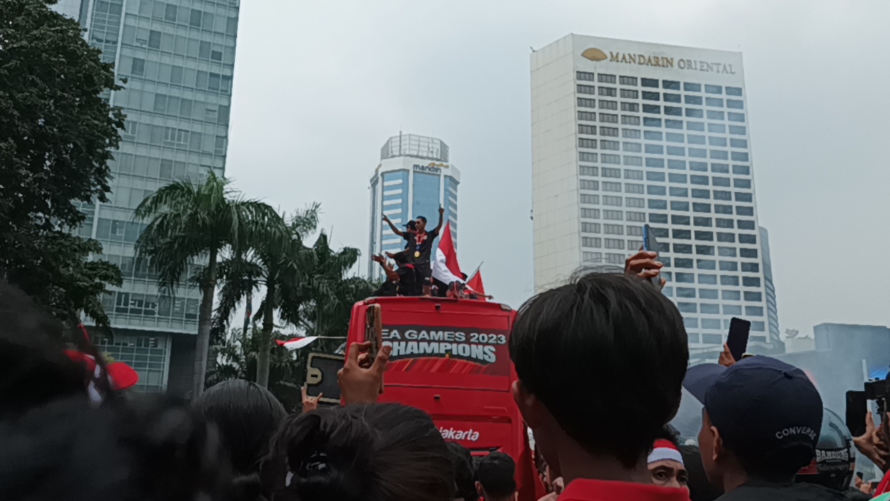Bus arak-arakan Timnas Indonesia U-22 telah melintasi Bundaran HI-Disway.id/Anisha Aprilia-