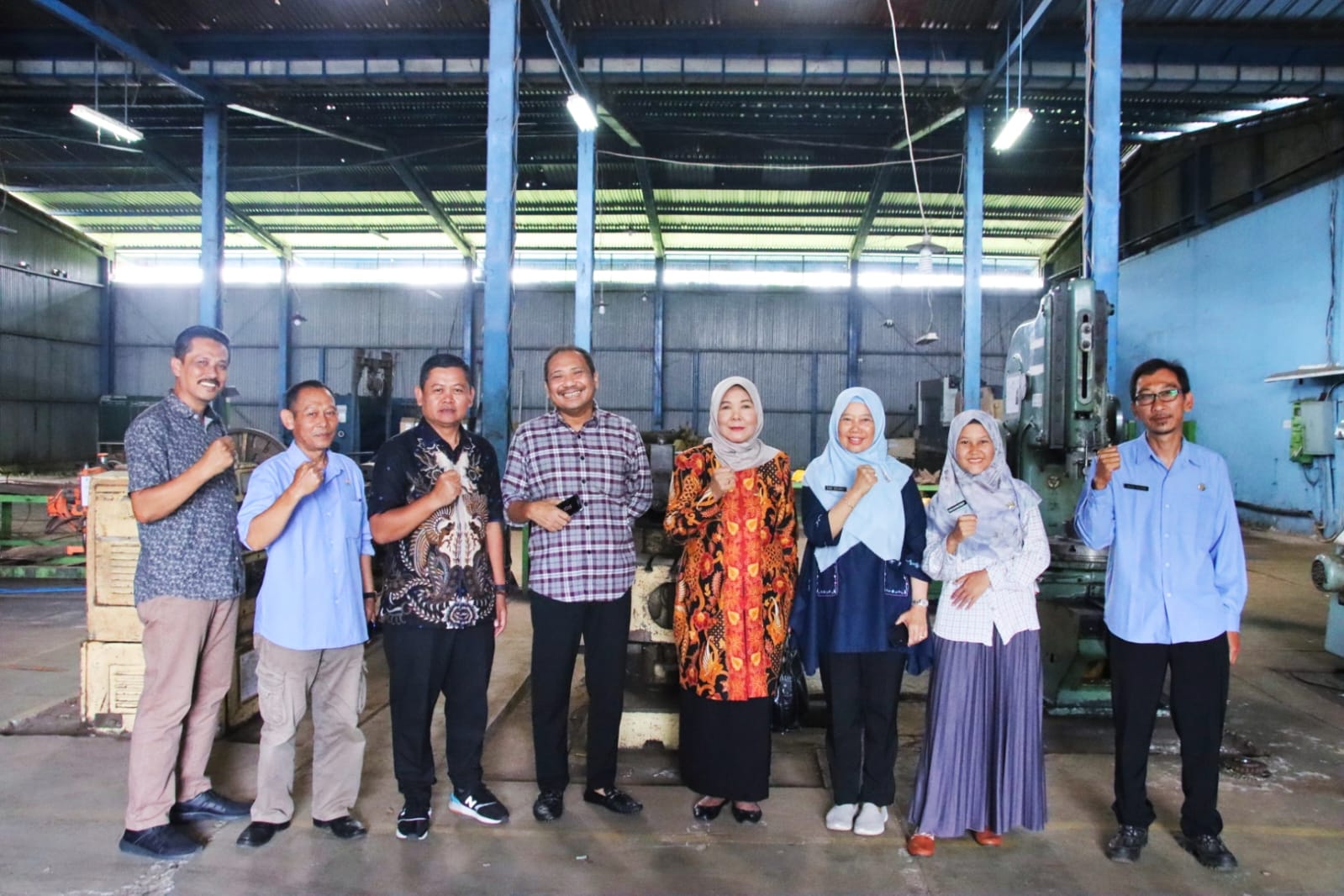 KUNJUNGAN : Anggota Komisi II DPRD Provinsi Jawa Barat, Hendar Darsono saat melakukan kunjungan kerja di Satuan Pelayanan Balai Pengembangan Industri Logam Sukabumi. (foto : Dok Hendar Darsono)