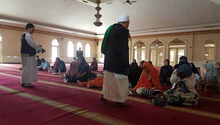 Ratusan Warga Sukabumi Ikuti Ruqiyah Massal di Masjid Qobbatul Islam Cisaat