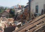 RUSAK : Kondisi rumah warga korban pergerakan tanah di Kampung Nyalindung, Desa Pasir Suren, Kecamatan Palabuhanratu, Kabupaten Sukabumi. (FOTO : NANDI/ RADARSUKABUMI)