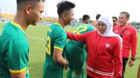 Gubernur Jawa Timur Khofifah Indar Parawansa menyambut antusias laga persahabatan FIFA-Matchday yang mempertemukan Timnas Indonesia dengan Palestina di Gelora Bung Tomo, Rabu (14/6/2023) besok.