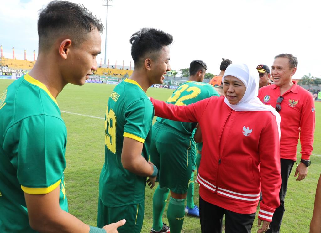 Gubernur Jawa Timur Khofifah Indar Parawansa menyambut antusias laga persahabatan FIFA-Matchday yang mempertemukan Timnas Indonesia dengan Palestina di Gelora Bung Tomo, Rabu (14/6/2023) besok.