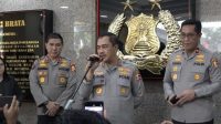 Kabareskrim Polri Komjen Pol. Agus Andrianto memberikan keterangan kepada wartawan di lobby gedung Mabes Polri, Jakarta, Senin (26/6/2023).