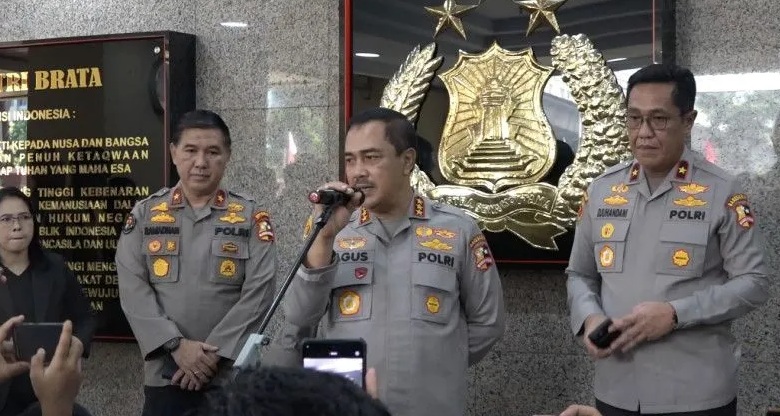 Kabareskrim Polri Komjen Pol. Agus Andrianto memberikan keterangan kepada wartawan di lobby gedung Mabes Polri, Jakarta, Senin (26/6/2023).