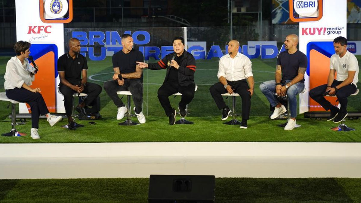 Salah satu program mempercepat kebangkitan persepakbolaan Indonesia, lima legenda sepakbola dunia latih pemain muda Tanah Air. -pssi-