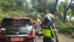 Bencana Longsor Tutup Jalan Jalur Selatan Cianjur